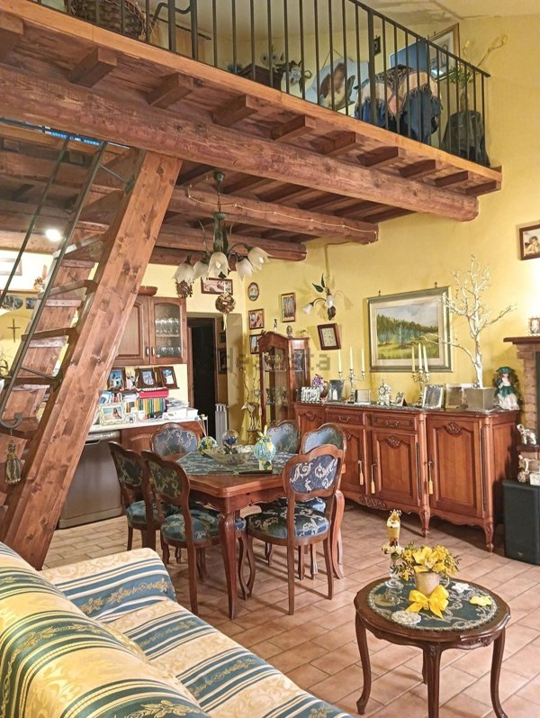 appartamento in vendita a Foligno in zona Camino