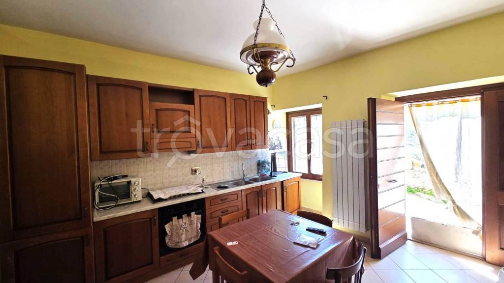 casa indipendente in vendita a Foligno in zona Scopoli