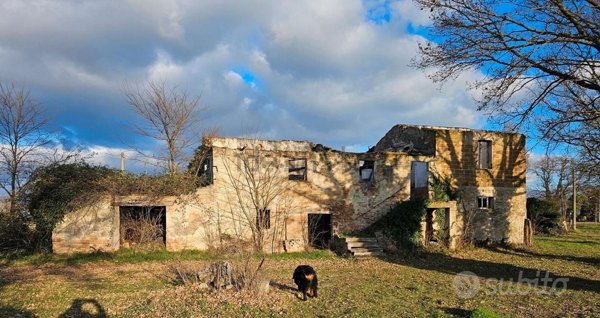 pentavano in vendita a Foligno