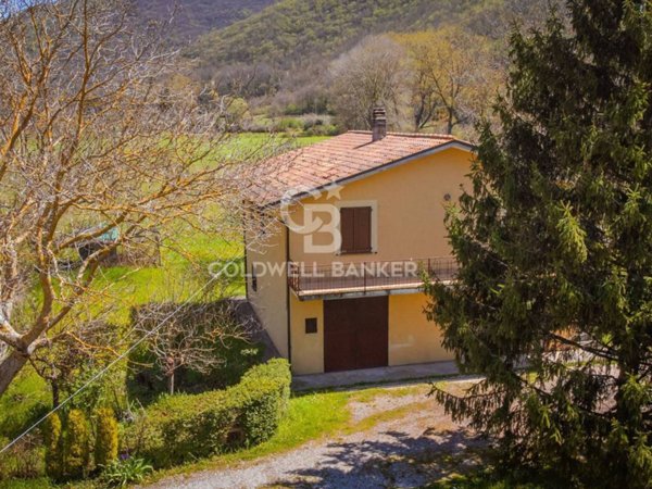 casa indipendente in vendita a Foligno in zona Scopoli