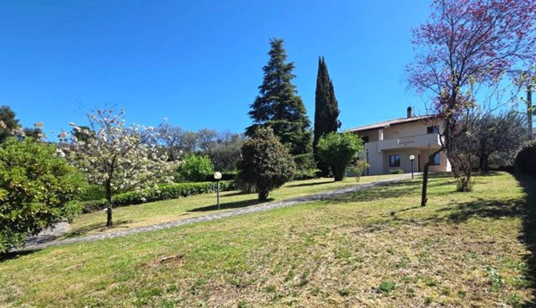 casa indipendente in vendita a Foligno in zona Camino