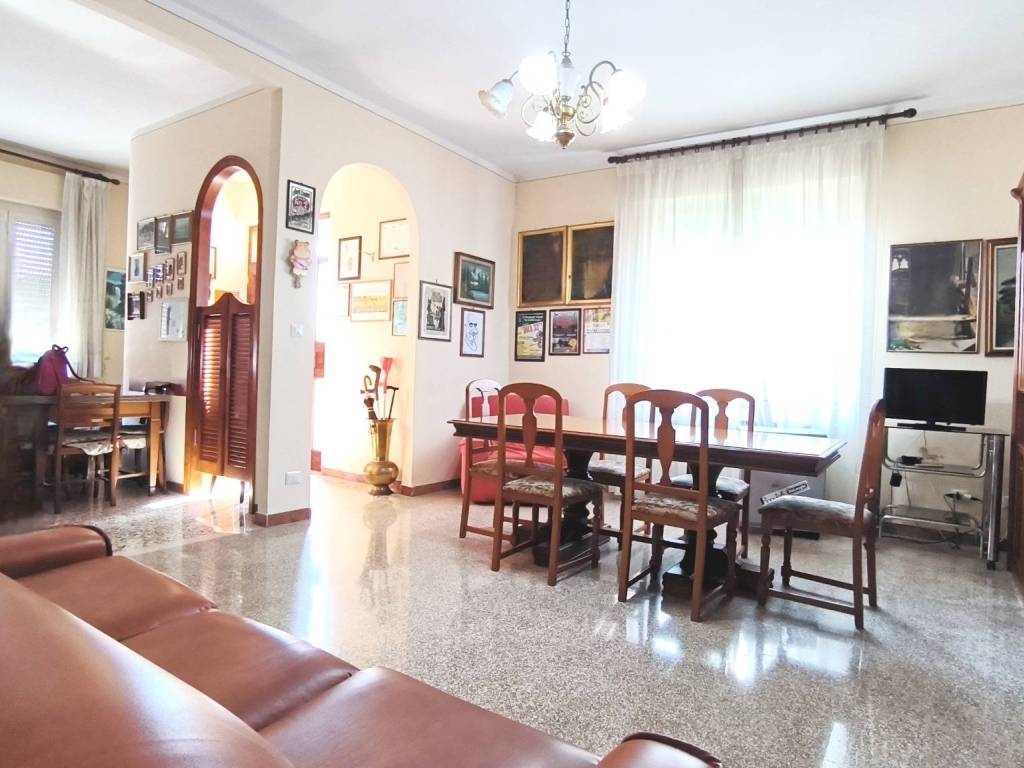 casa indipendente in vendita a Foligno in zona Sterpete