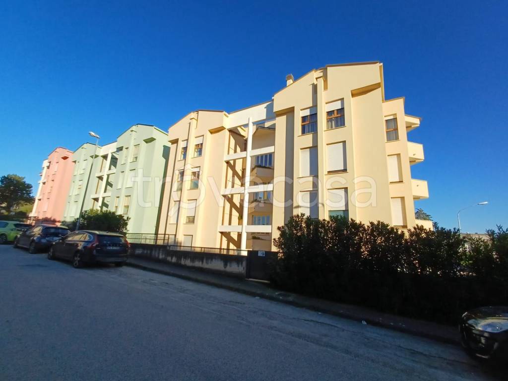 appartamento in vendita a Foligno in zona Sant'Eraclio