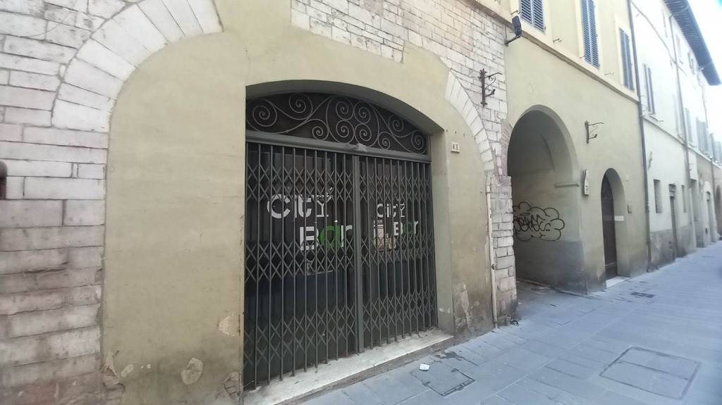 negozio in vendita a Foligno