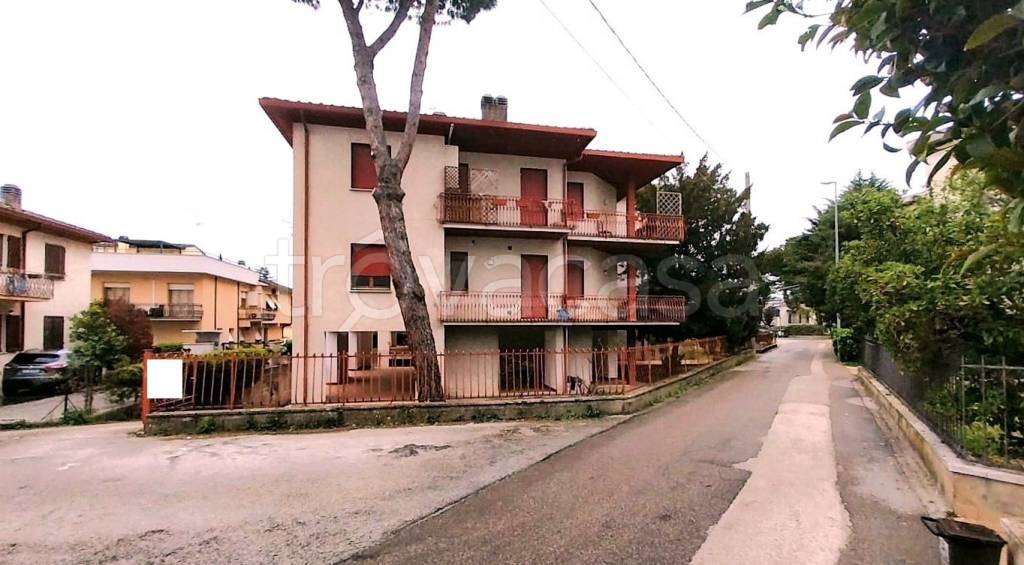 appartamento in vendita a Foligno in zona Camino