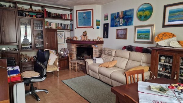 casa indipendente in vendita a Foligno in zona Camino