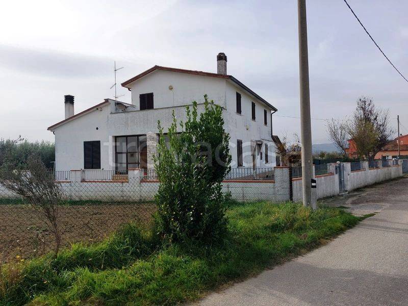 casa indipendente in vendita a Foligno in zona Camino
