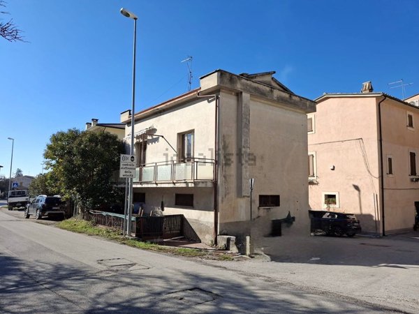 appartamento in vendita a Foligno in zona Vescia