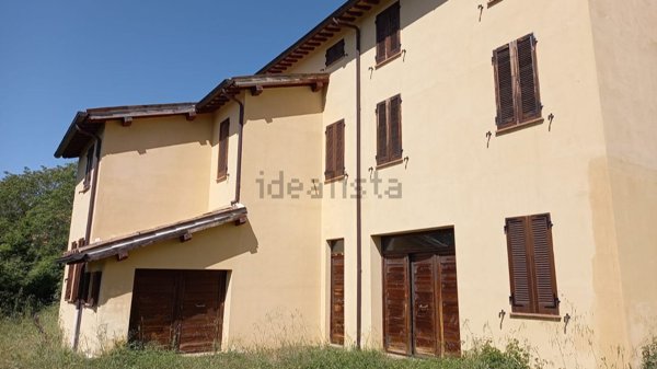 casa indipendente in vendita a Foligno