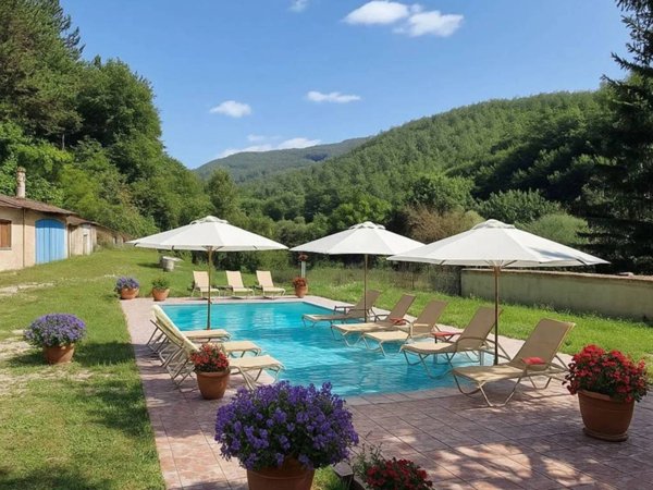 casa indipendente in vendita a Foligno in zona Scopoli
