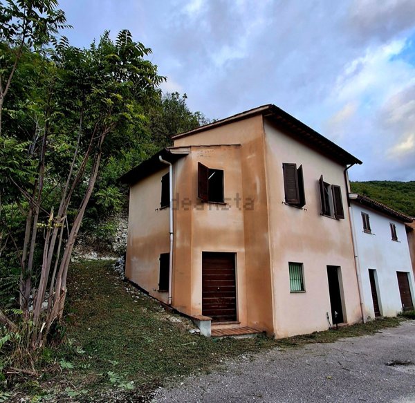 appartamento in vendita a Foligno in zona Tesina