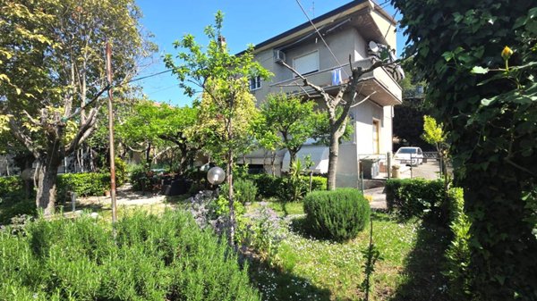 casa indipendente in vendita a Foligno in zona Camino