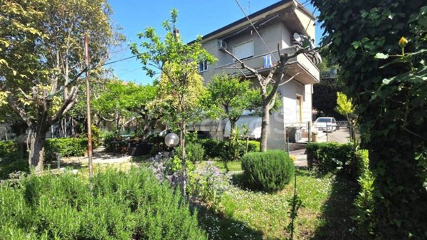 casa indipendente in vendita a Foligno in zona Camino
