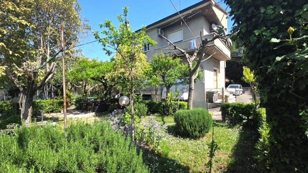 casa indipendente in vendita a Foligno