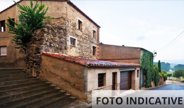 casa indipendente in vendita a Foligno in zona Ravignano