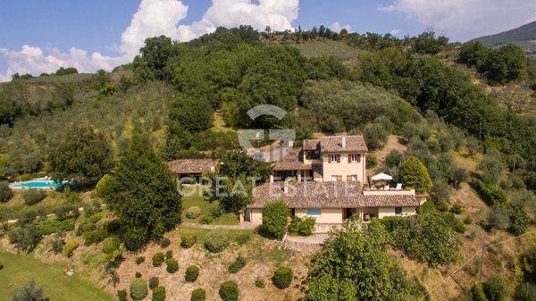 casale in vendita a Foligno