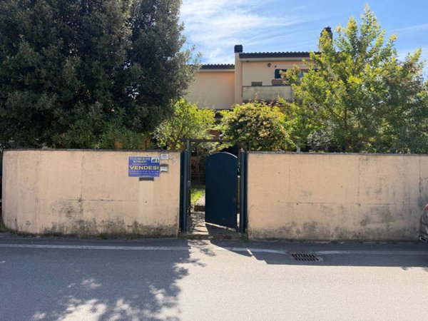 casa indipendente in vendita a Foligno in zona Corvia