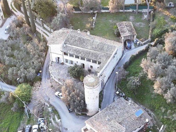 casa indipendente in vendita a Foligno in zona Treggio