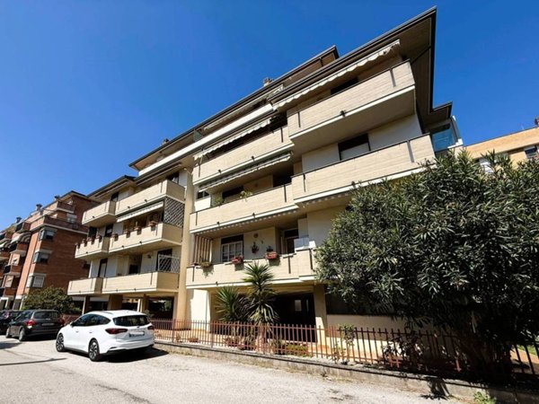 appartamento in vendita a Foligno in zona Paciana