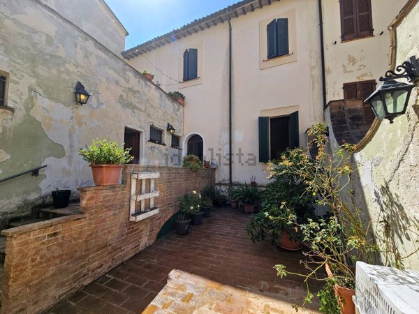 appartamento in vendita a Foligno in zona Pale