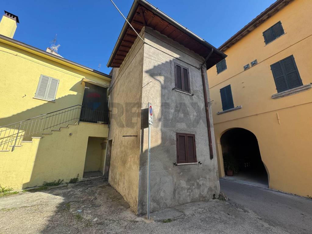 casa indipendente in vendita a Foligno in zona Sant'Eraclio