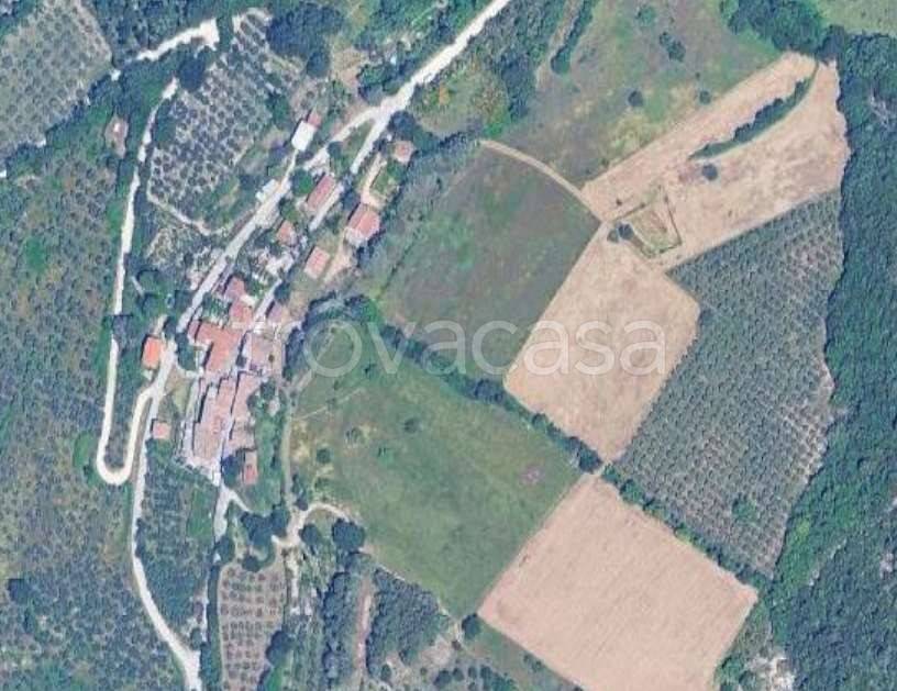 locale di sgombero in vendita a Foligno in zona Ravignano