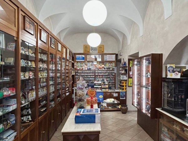 negozio in vendita a Foligno