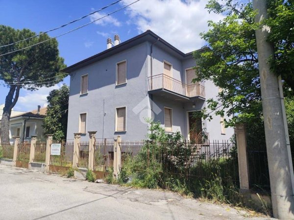 casa indipendente in vendita a Foligno in zona Corvia