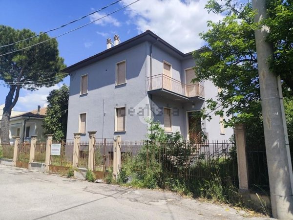 casa indipendente in vendita a Foligno