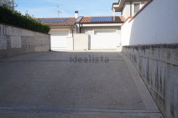 locale di sgombero in vendita a Foligno