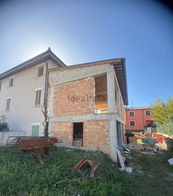 appartamento in vendita a Foligno in zona Maceratola