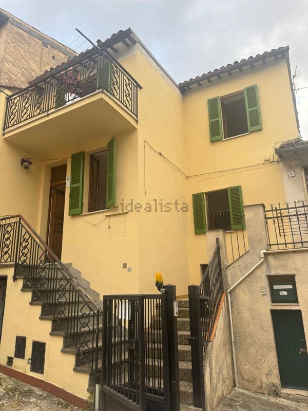casa indipendente in vendita a Foligno in zona Camino
