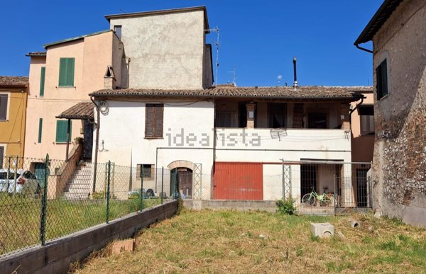 appartamento in vendita a Foligno in zona Fondi