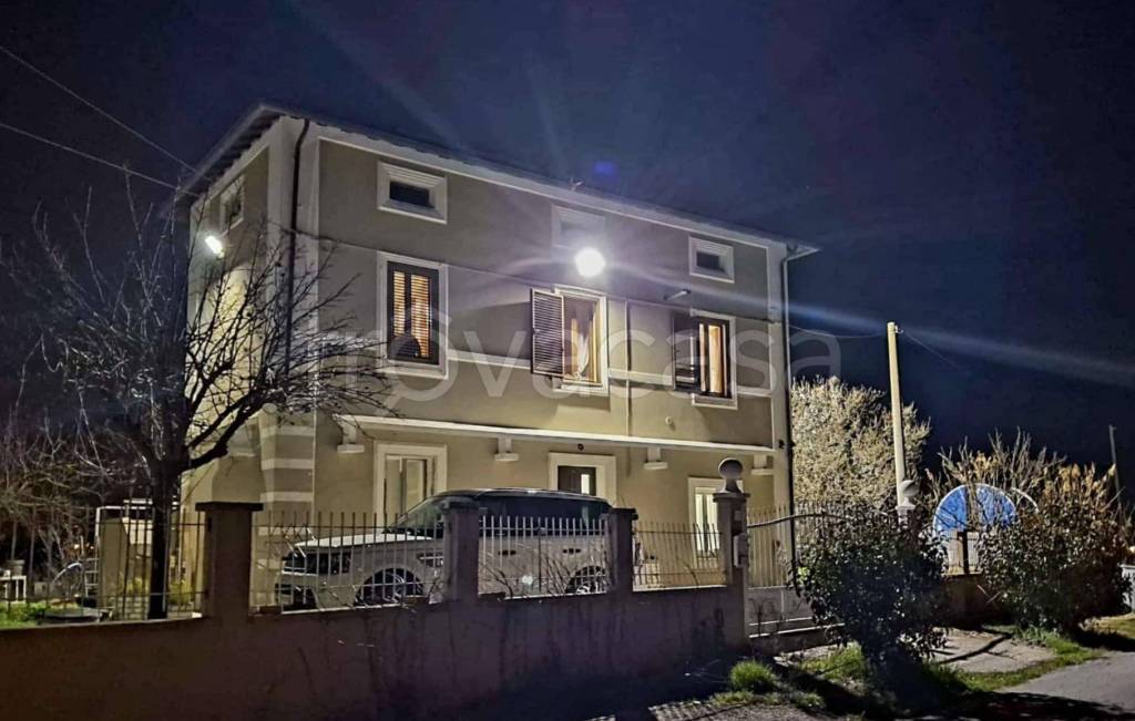 casa indipendente in vendita a Foligno