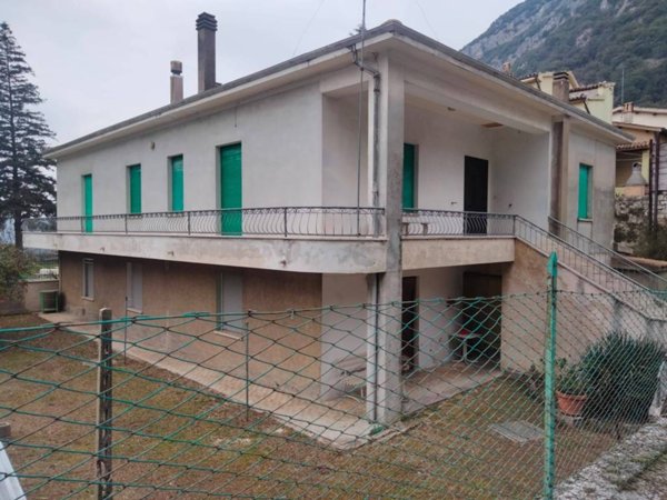 casa indipendente in vendita a Foligno in zona Annifo
