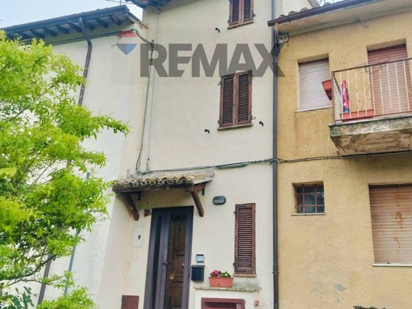 casa indipendente in vendita a Foligno in zona Camino