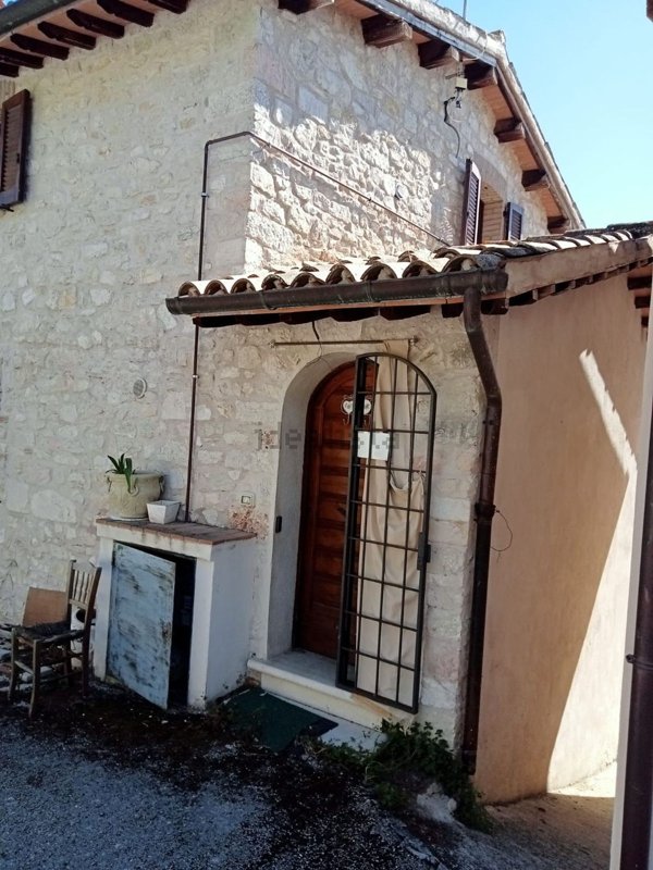 appartamento in vendita a Foligno in zona Volperino