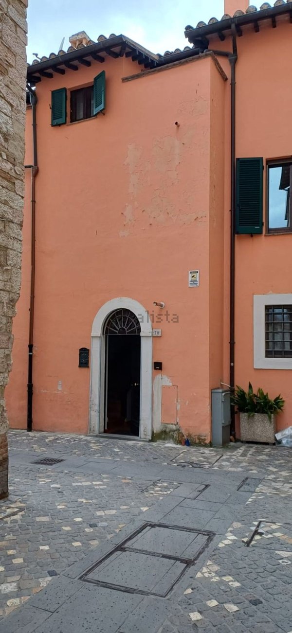casa indipendente in vendita a Foligno