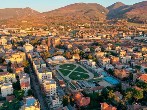 negozio in vendita a Foligno in zona Paciana