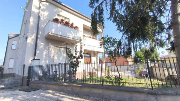 casa indipendente in vendita a Foligno in zona Camino