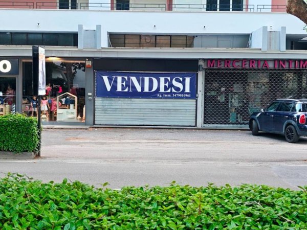 negozio in vendita a Foligno in zona Paciana