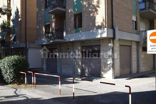 locale commerciale in vendita a Foligno in zona Sterpete