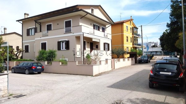 casa indipendente in vendita a Foligno