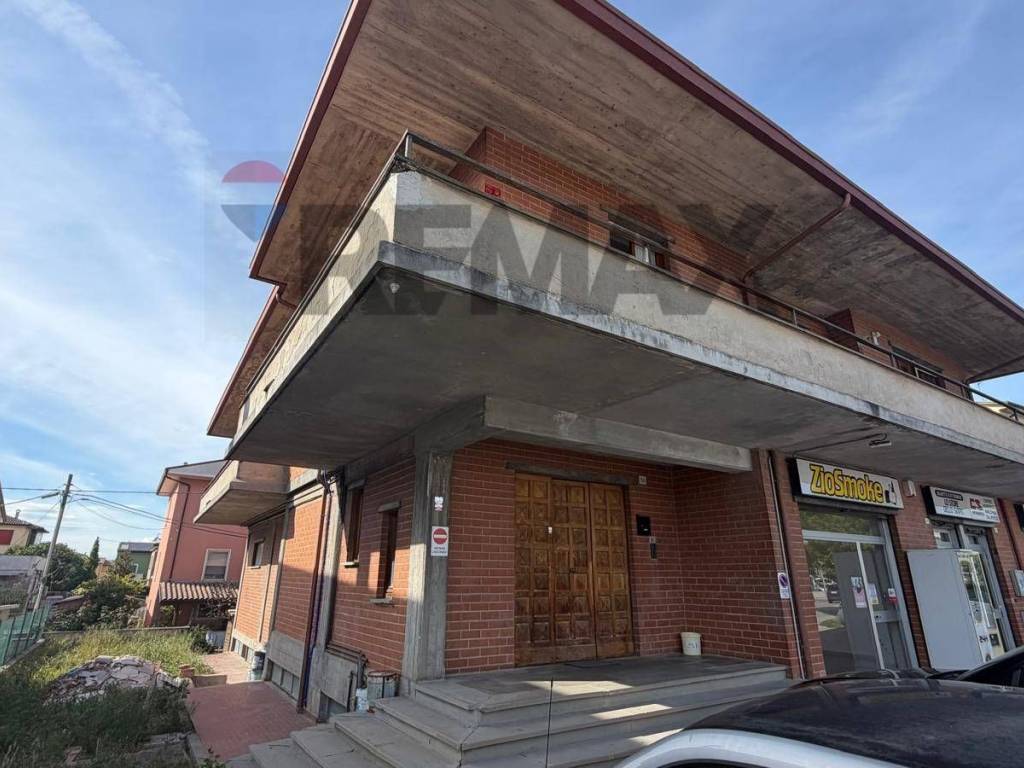 appartamento in vendita a Foligno in zona Fiamenga
