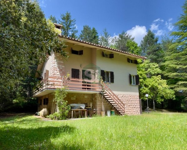 casa indipendente in vendita a Foligno in zona Colfiorito