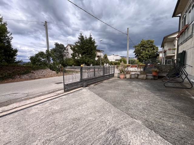 appartamento in vendita a Foligno in zona Sterpete