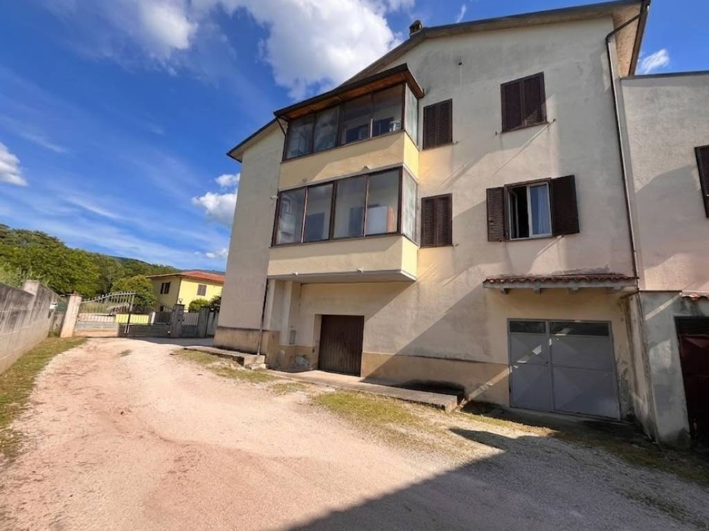 appartamento in vendita a Foligno in zona Sant'Eraclio