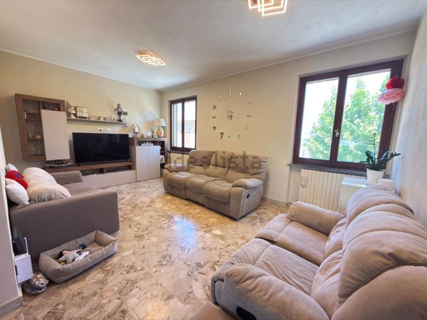 casa indipendente in vendita a Foligno in zona Fiamenga