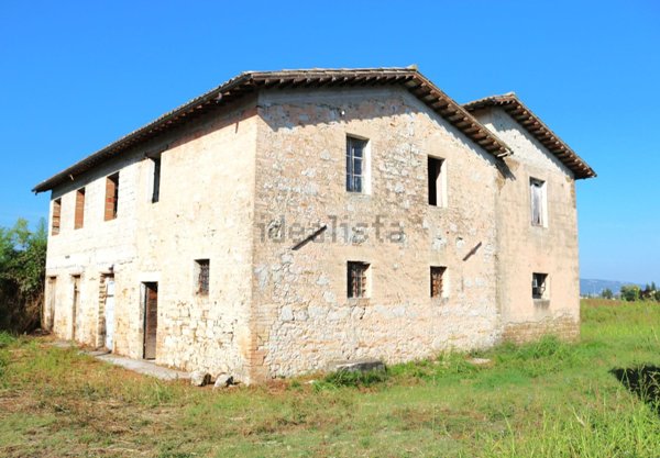 casale in vendita a Foligno in zona Budino