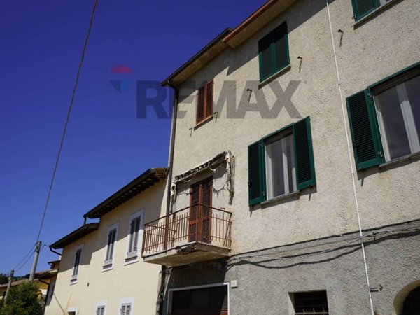 casa indipendente in vendita a Foligno